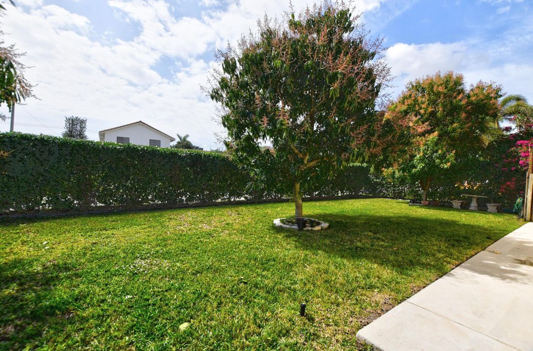 For Rent: $5,400 (4 beds, 2 baths, 1884 Square Feet)