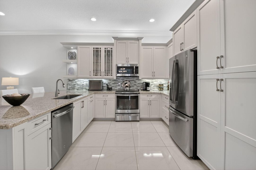 На продажу: $722,000 (2 спален, 2 ванн, 1994 Квадратных фут)