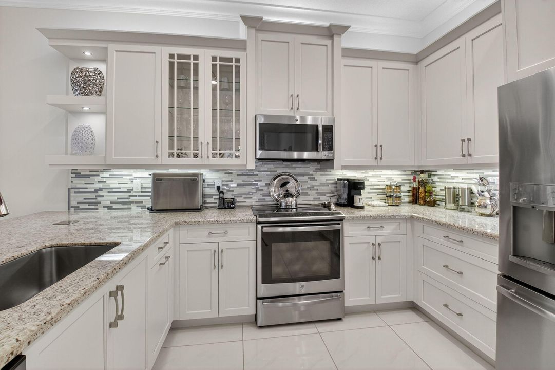 На продажу: $722,000 (2 спален, 2 ванн, 1994 Квадратных фут)