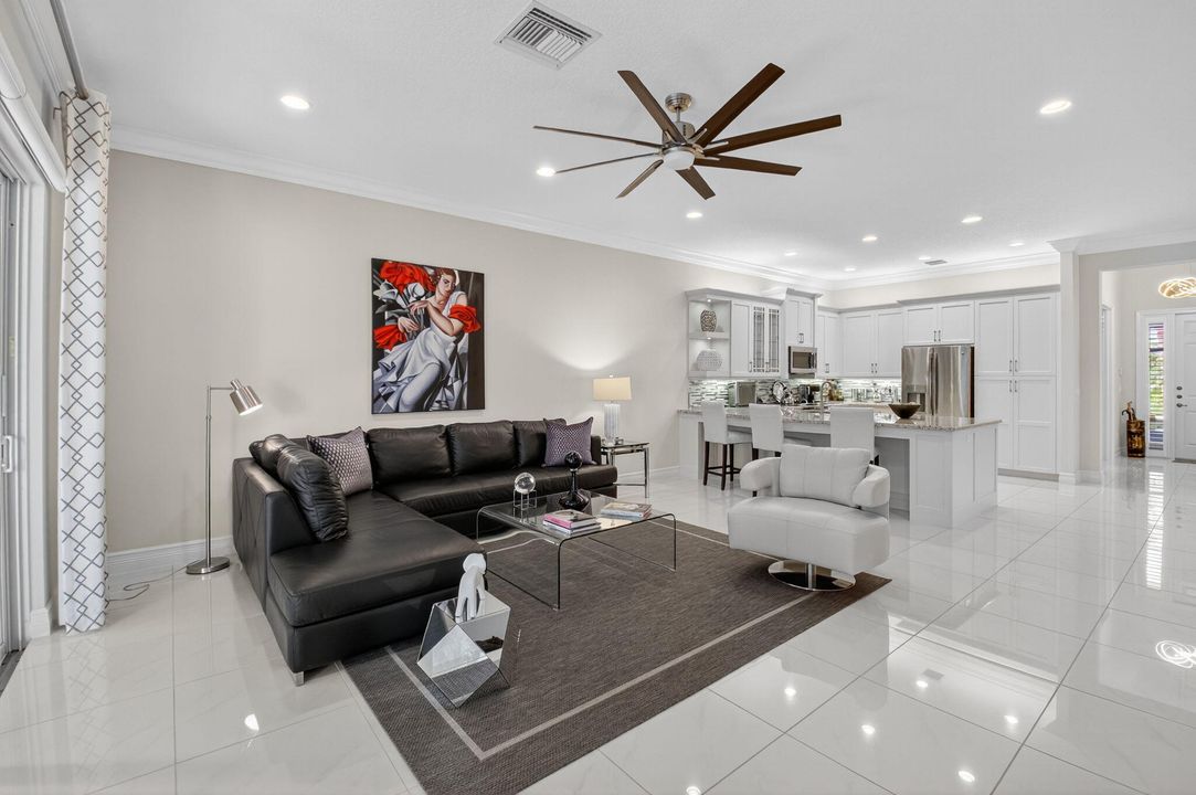 На продажу: $722,000 (2 спален, 2 ванн, 1994 Квадратных фут)