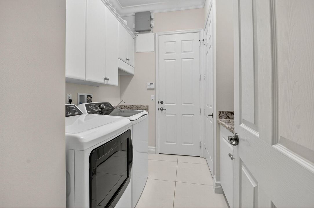 На продажу: $722,000 (2 спален, 2 ванн, 1994 Квадратных фут)