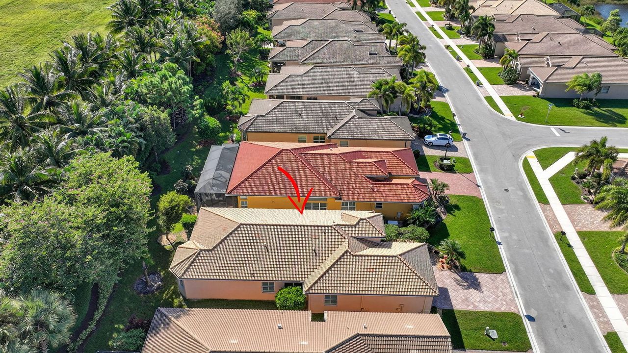 На продажу: $722,000 (2 спален, 2 ванн, 1994 Квадратных фут)