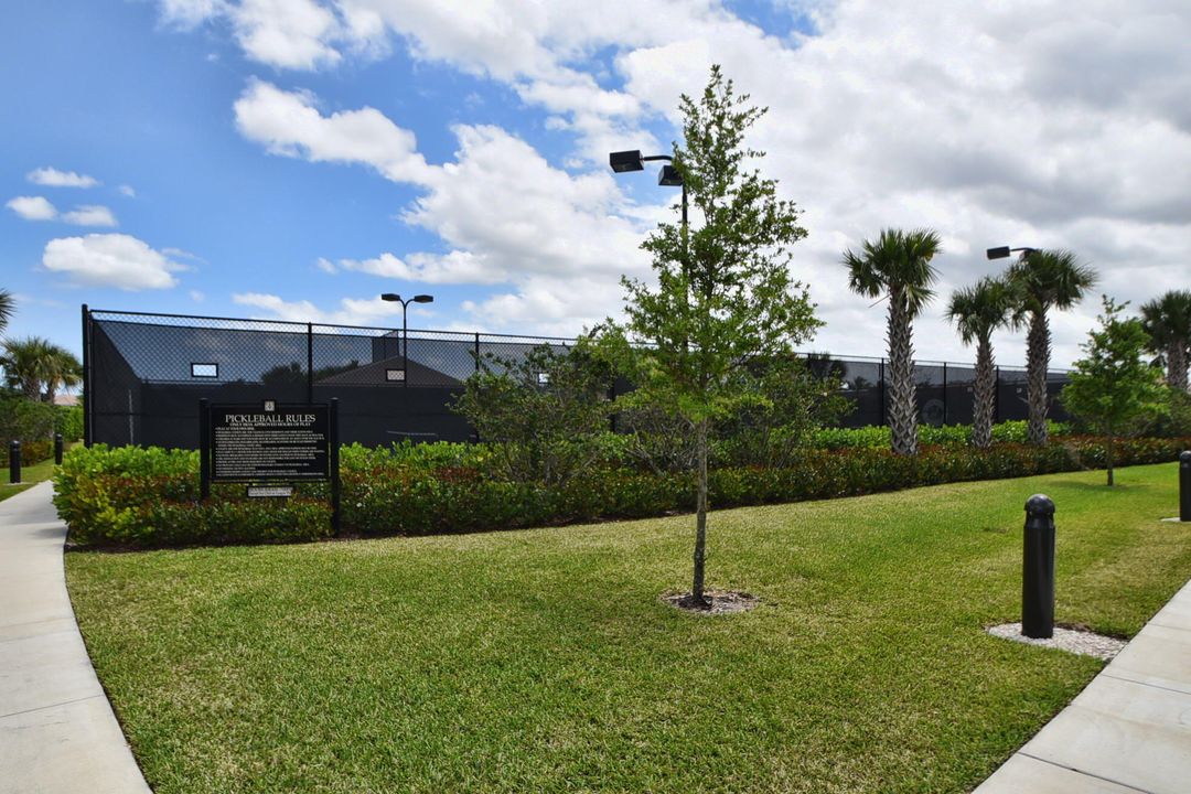 На продажу: $722,000 (2 спален, 2 ванн, 1994 Квадратных фут)