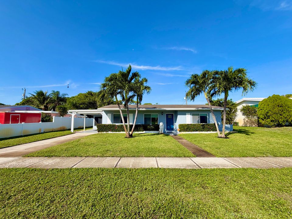 For Rent: $3,200 (3 beds, 2 baths, 1218 Square Feet)