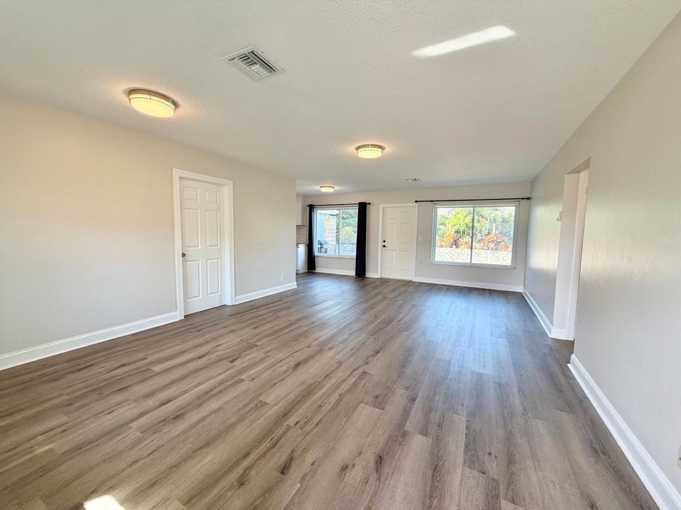 For Rent: $3,200 (3 beds, 2 baths, 1218 Square Feet)