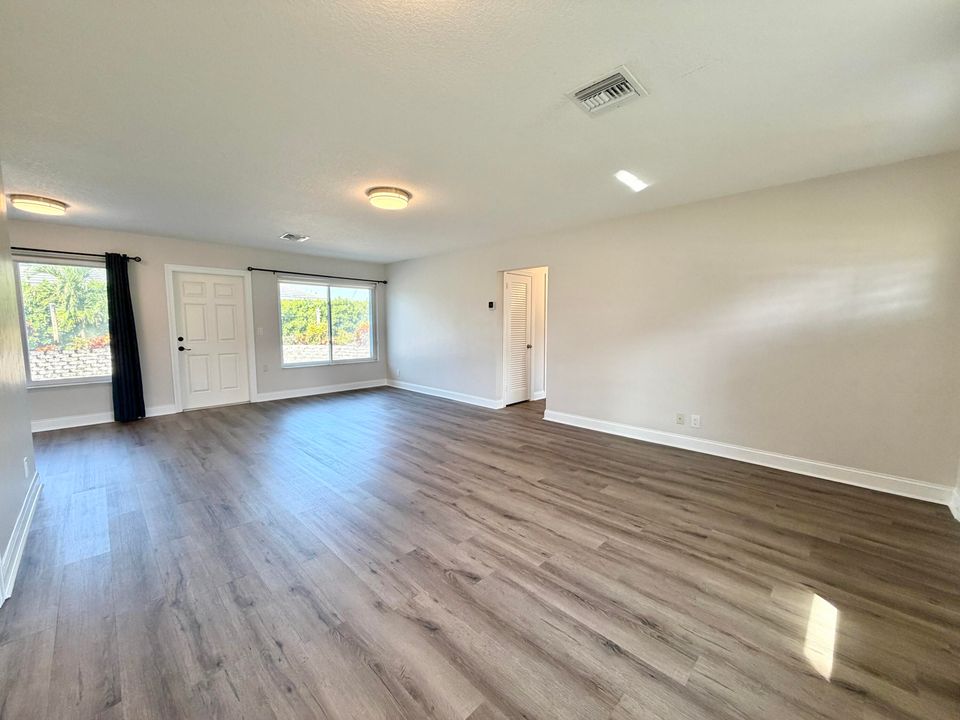 For Rent: $3,200 (3 beds, 2 baths, 1218 Square Feet)