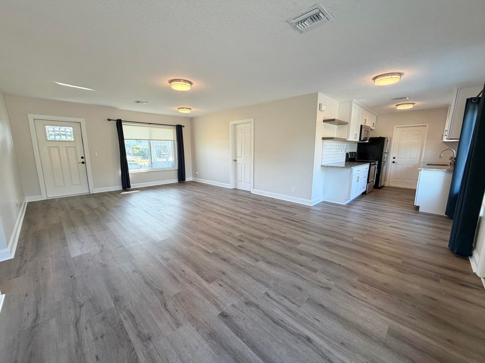 For Rent: $3,200 (3 beds, 2 baths, 1218 Square Feet)