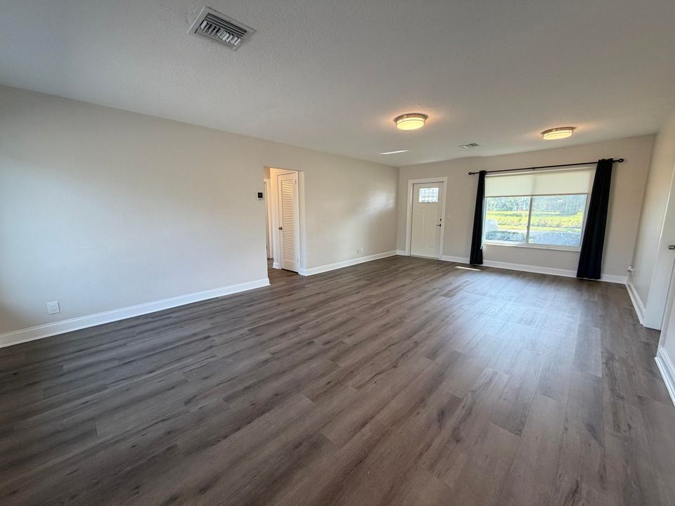 For Rent: $3,200 (3 beds, 2 baths, 1218 Square Feet)