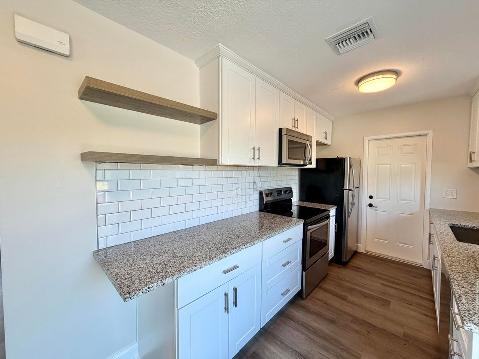 For Rent: $3,200 (3 beds, 2 baths, 1218 Square Feet)
