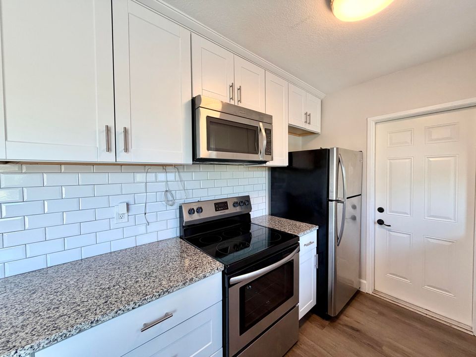For Rent: $3,200 (3 beds, 2 baths, 1218 Square Feet)