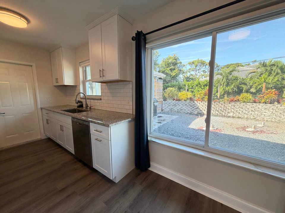 For Rent: $3,200 (3 beds, 2 baths, 1218 Square Feet)