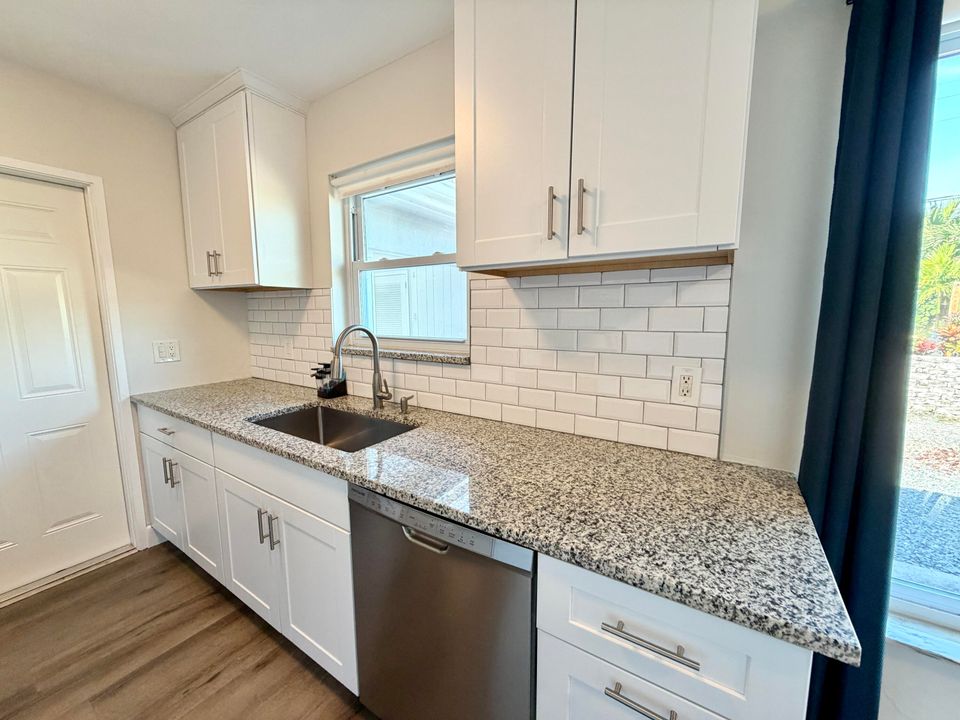 For Rent: $3,200 (3 beds, 2 baths, 1218 Square Feet)