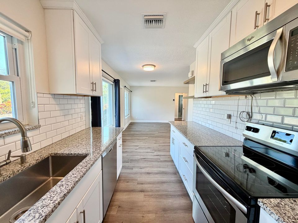 For Rent: $3,200 (3 beds, 2 baths, 1218 Square Feet)