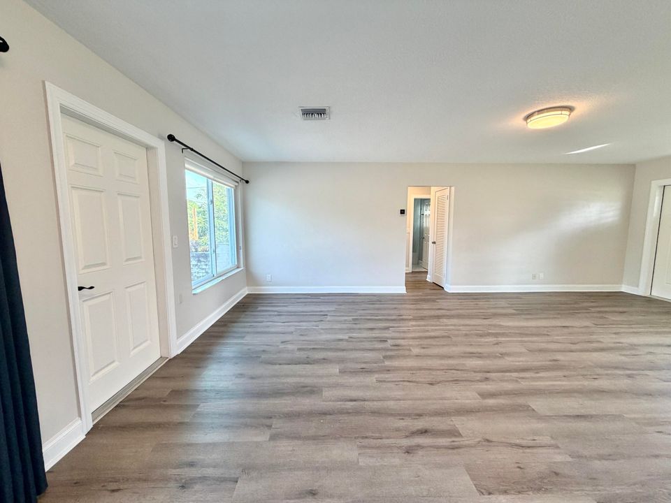 For Rent: $3,200 (3 beds, 2 baths, 1218 Square Feet)