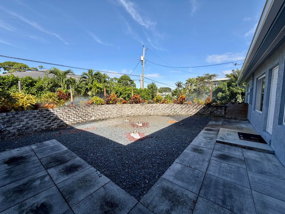 For Rent: $3,200 (3 beds, 2 baths, 1218 Square Feet)