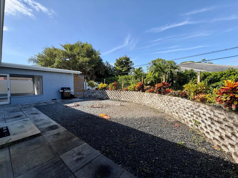 For Rent: $3,200 (3 beds, 2 baths, 1218 Square Feet)