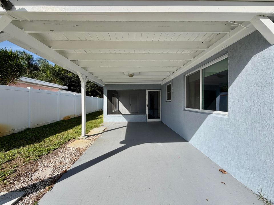 For Rent: $3,200 (3 beds, 2 baths, 1218 Square Feet)