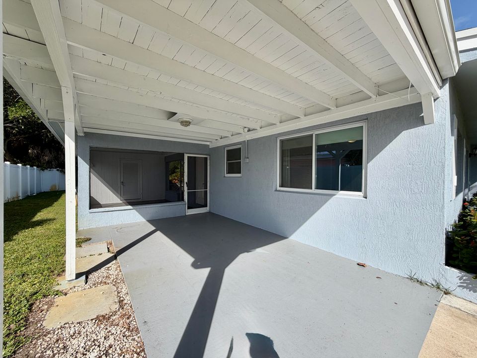 For Rent: $3,200 (3 beds, 2 baths, 1218 Square Feet)