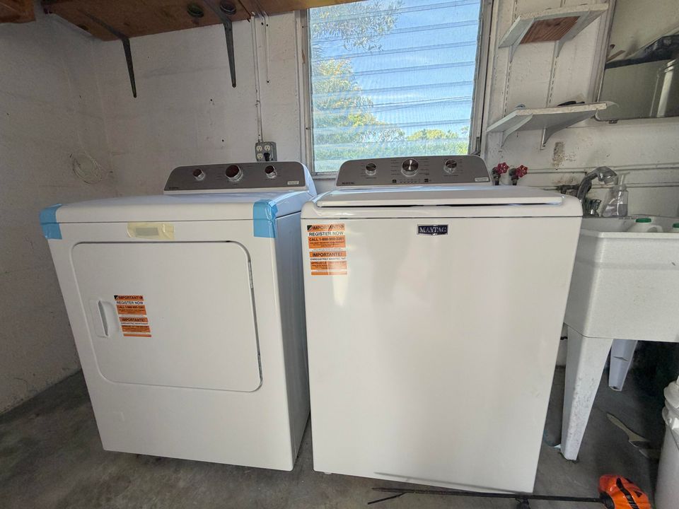 For Rent: $3,200 (3 beds, 2 baths, 1218 Square Feet)