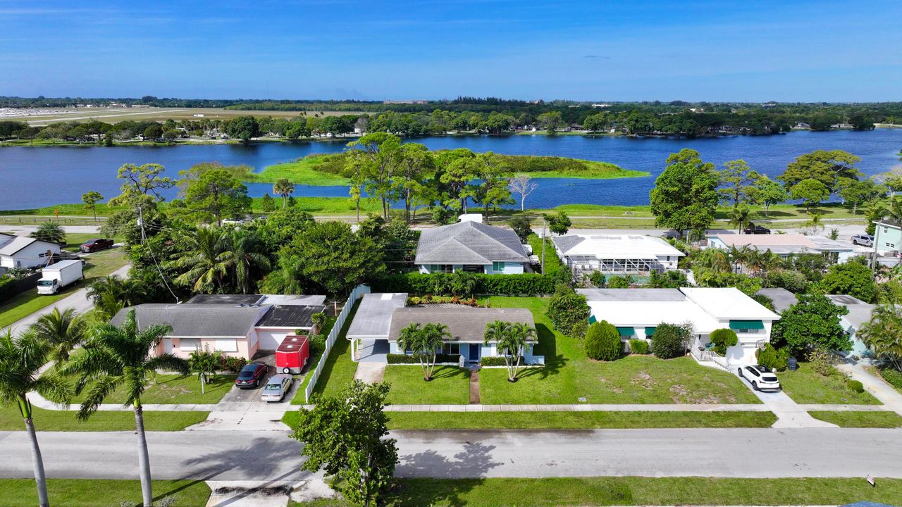 For Rent: $3,200 (3 beds, 2 baths, 1218 Square Feet)