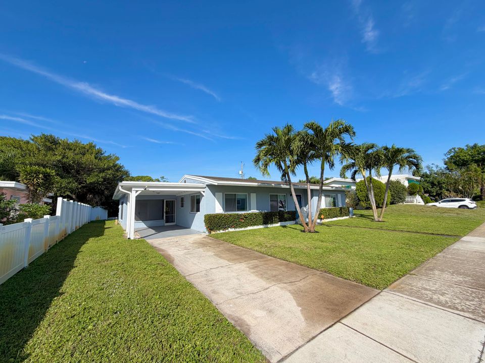 For Rent: $3,200 (3 beds, 2 baths, 1218 Square Feet)