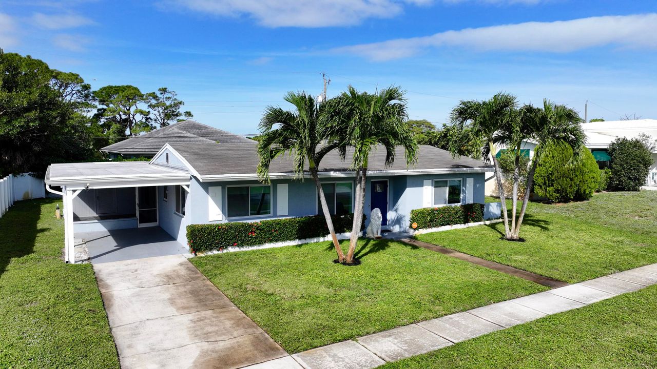 For Rent: $3,200 (3 beds, 2 baths, 1218 Square Feet)