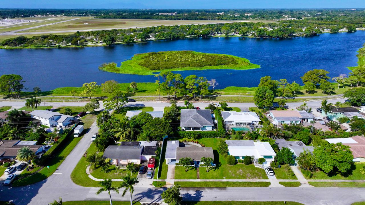 For Rent: $3,200 (3 beds, 2 baths, 1218 Square Feet)