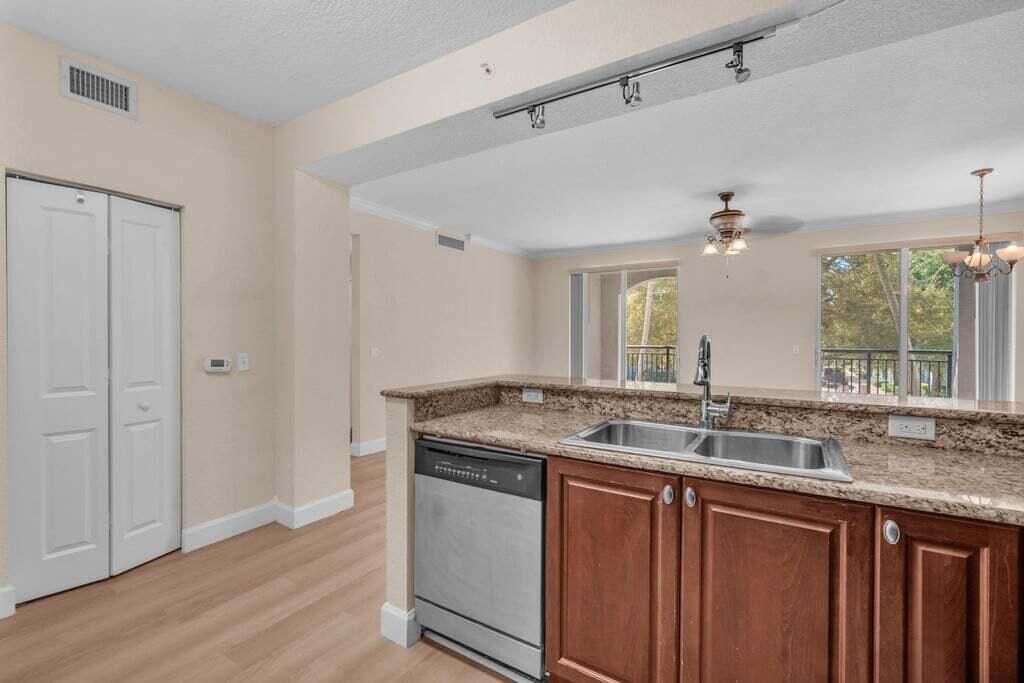 En Venta: $345,000 (3 camas, 2 baños, 1340 Pies cuadrados)