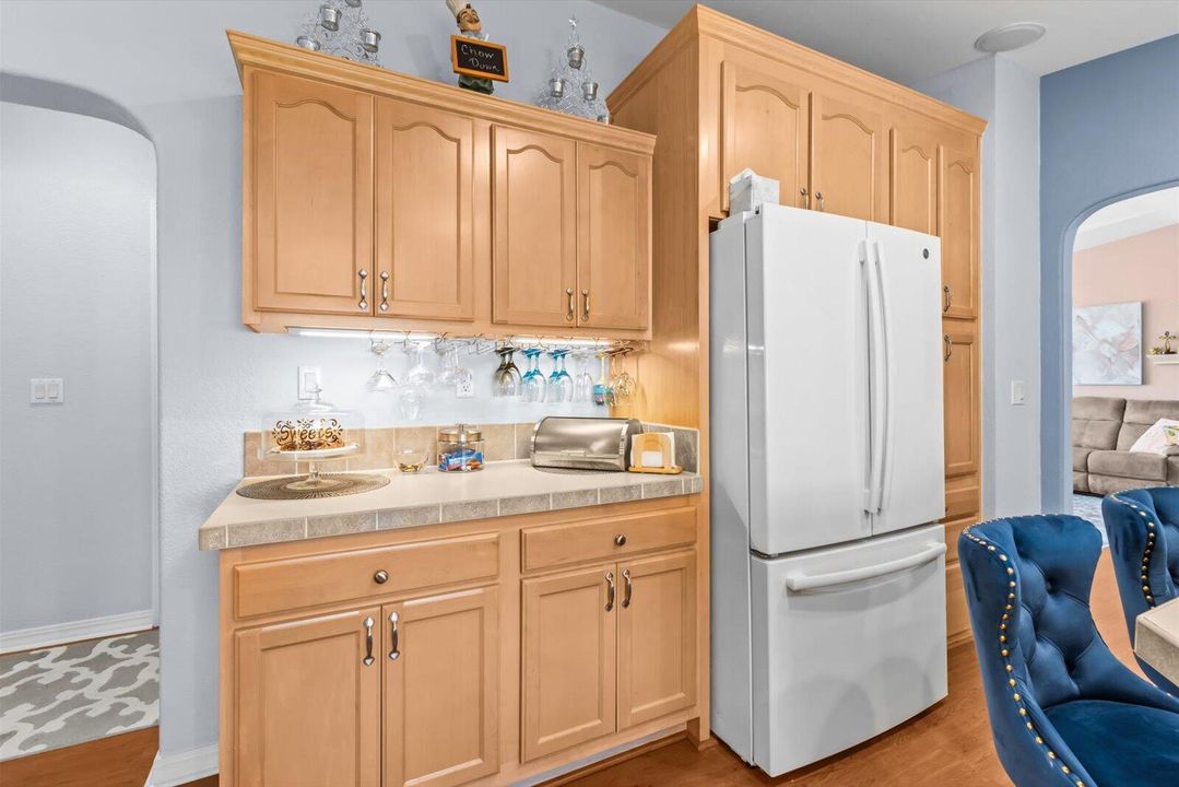 На продажу: $249,000 (3 спален, 2 ванн, 1805 Квадратных фут)