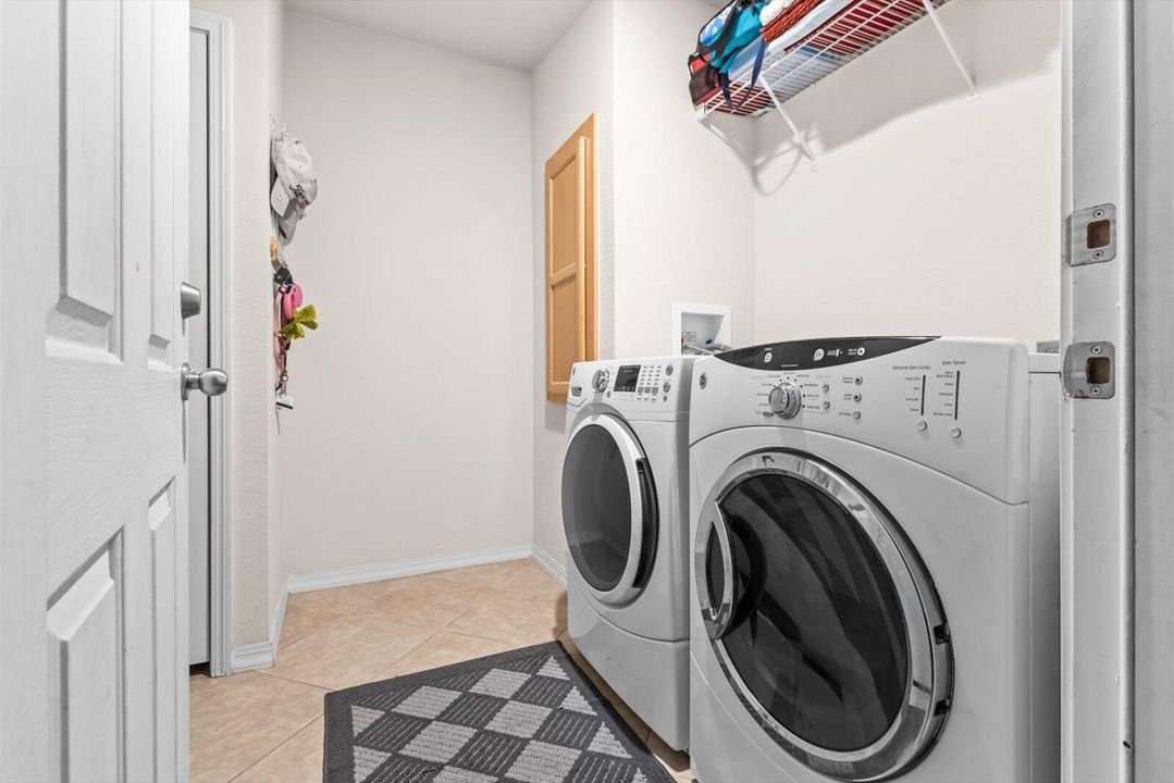 На продажу: $249,000 (3 спален, 2 ванн, 1805 Квадратных фут)