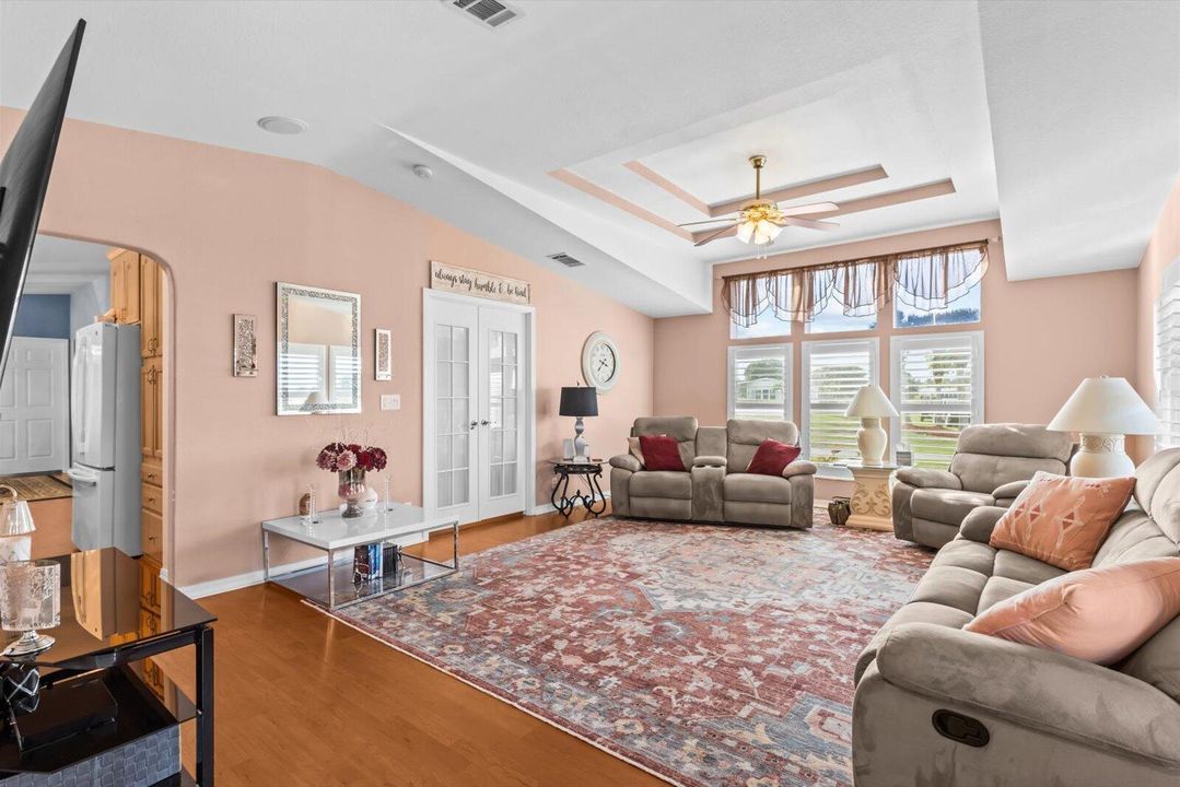 На продажу: $249,000 (3 спален, 2 ванн, 1805 Квадратных фут)