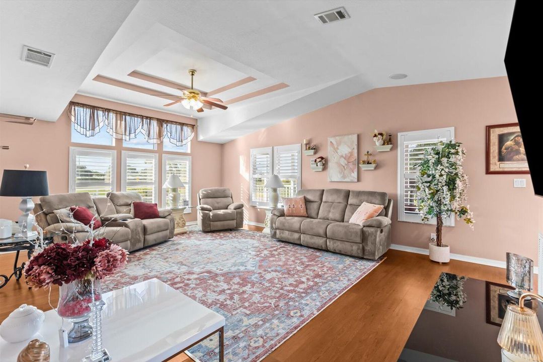 На продажу: $249,000 (3 спален, 2 ванн, 1805 Квадратных фут)