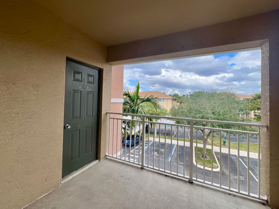 На продажу: $332,950 (3 спален, 2 ванн, 1381 Квадратных фут)