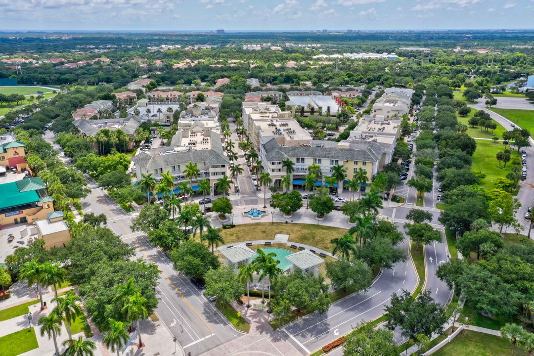 合同活跃: $599,888 (3 贝兹, 3 浴室, 1830 平方英尺)