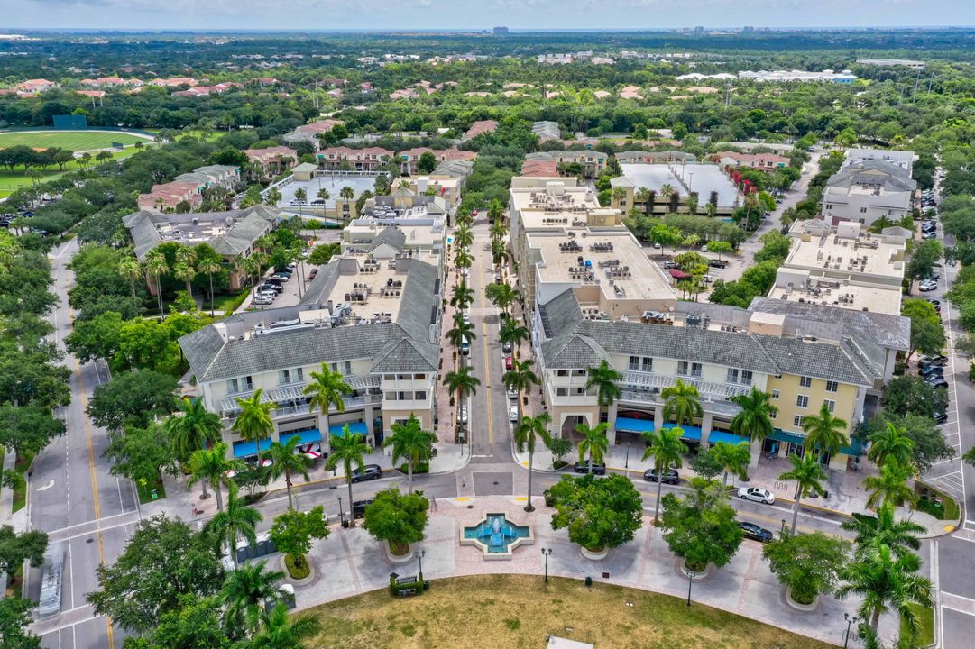 合同活跃: $599,888 (3 贝兹, 3 浴室, 1830 平方英尺)