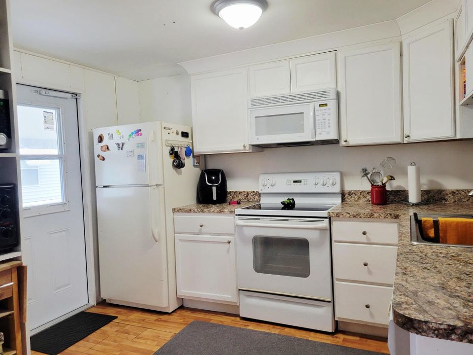 For Sale: $42,000 (2 beds, 2 baths, 750 Square Feet)
