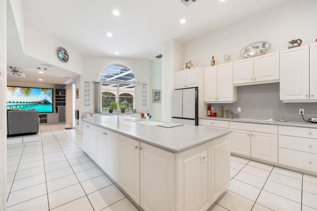 For Sale: $2,900,000 (3 beds, 2 baths, 5460 Square Feet)