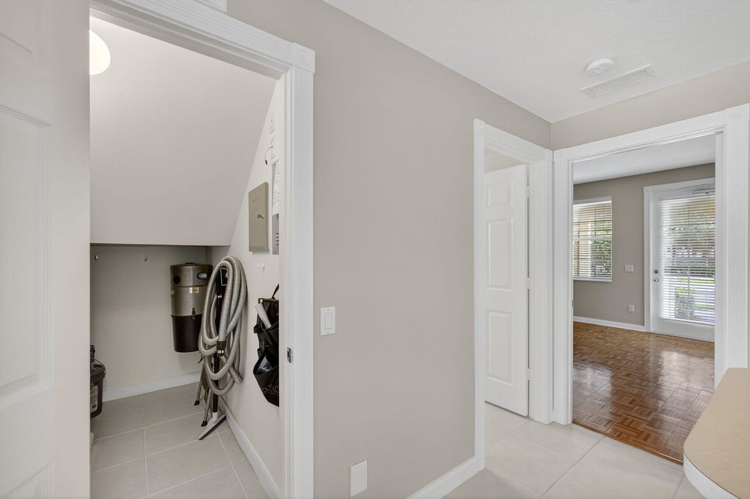 合同活跃: $599,888 (3 贝兹, 3 浴室, 1830 平方英尺)