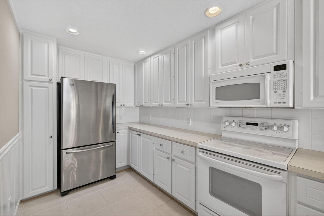 合同活跃: $599,888 (3 贝兹, 3 浴室, 1830 平方英尺)