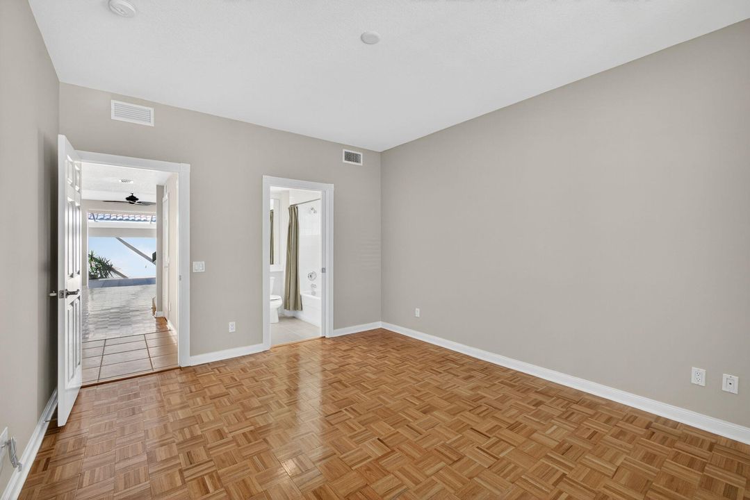 合同活跃: $599,888 (3 贝兹, 3 浴室, 1830 平方英尺)