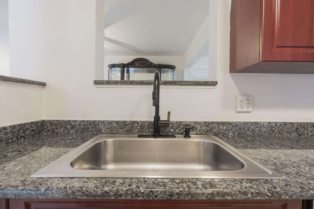 На продажу: $359,000 (3 спален, 2 ванн, 1690 Квадратных фут)