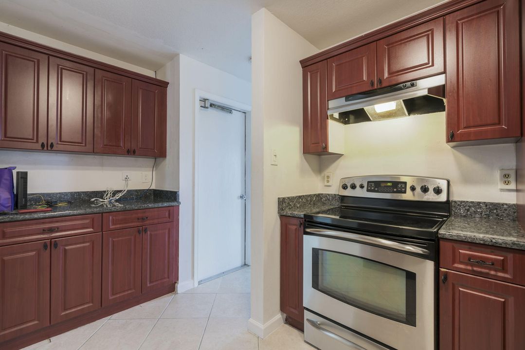 На продажу: $359,000 (3 спален, 2 ванн, 1690 Квадратных фут)