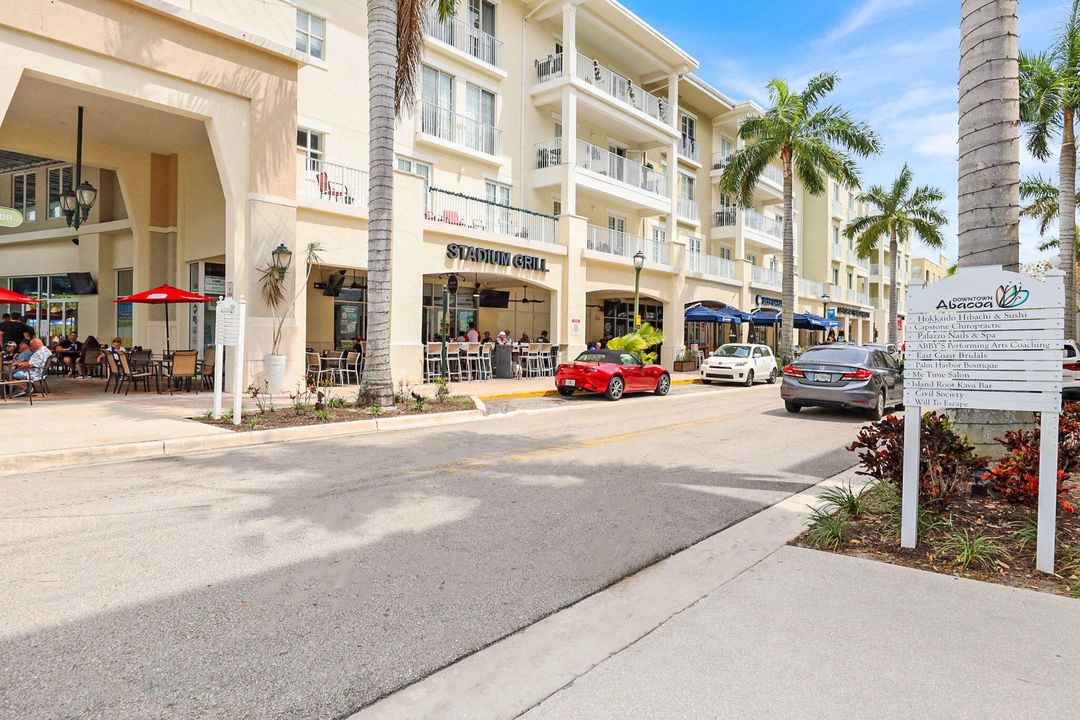 合同活跃: $599,888 (3 贝兹, 3 浴室, 1830 平方英尺)