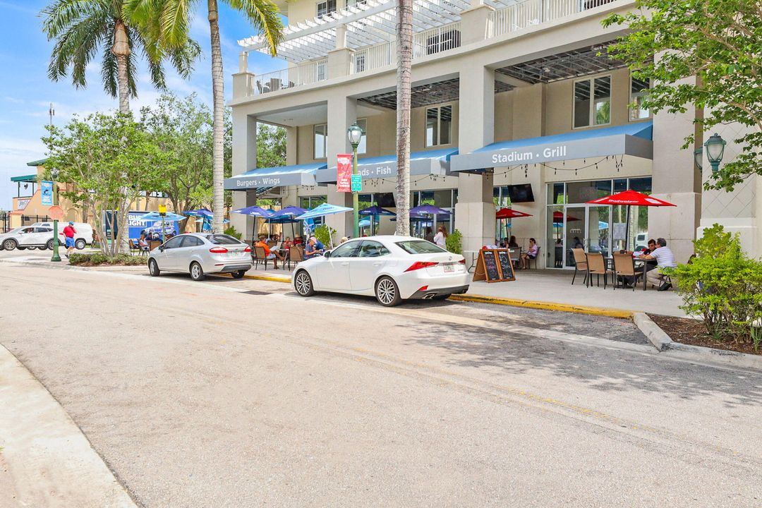 合同活跃: $599,888 (3 贝兹, 3 浴室, 1830 平方英尺)