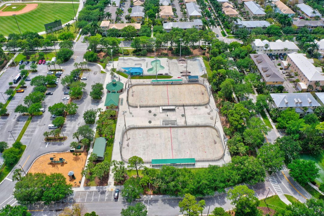 合同活跃: $599,888 (3 贝兹, 3 浴室, 1830 平方英尺)