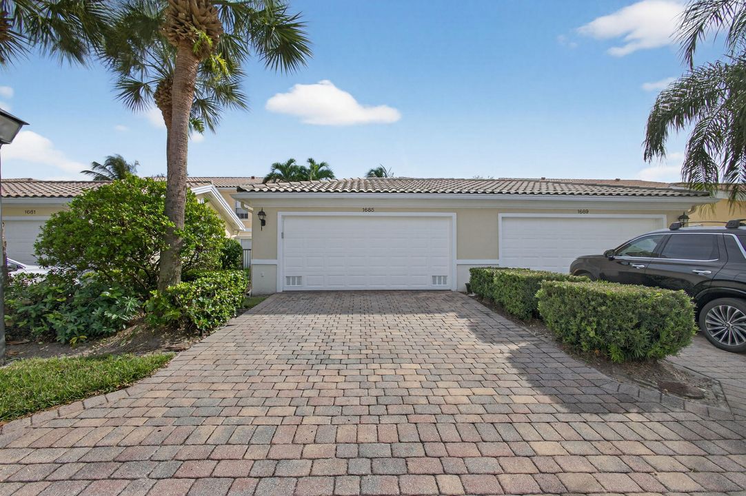 合同活跃: $599,888 (3 贝兹, 3 浴室, 1830 平方英尺)