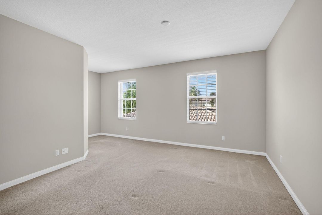 合同活跃: $599,888 (3 贝兹, 3 浴室, 1830 平方英尺)