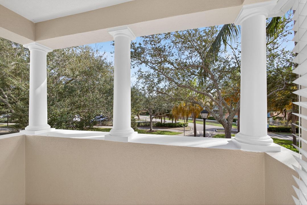 合同活跃: $599,888 (3 贝兹, 3 浴室, 1830 平方英尺)