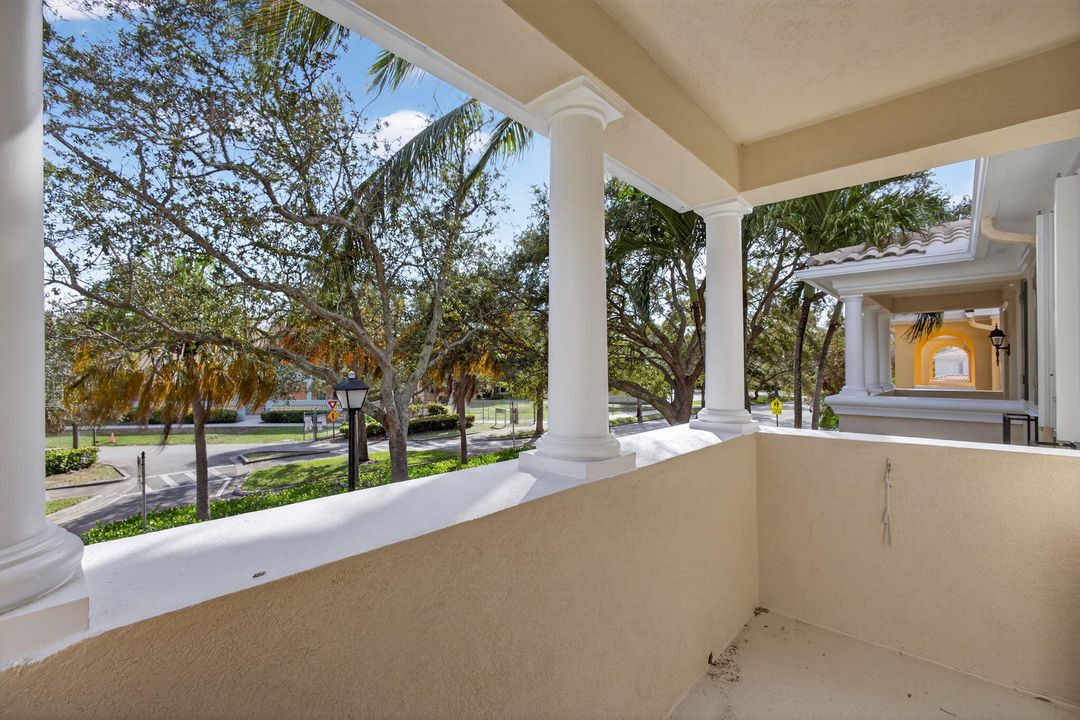 合同活跃: $599,888 (3 贝兹, 3 浴室, 1830 平方英尺)