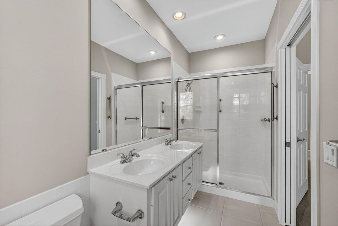 合同活跃: $599,888 (3 贝兹, 3 浴室, 1830 平方英尺)